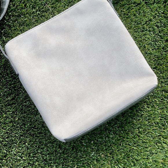 B.O.C. Born Concepts Womens Foakley Gray Faux Suede Crossbody Handbag NWOT - Picture 8 of 10